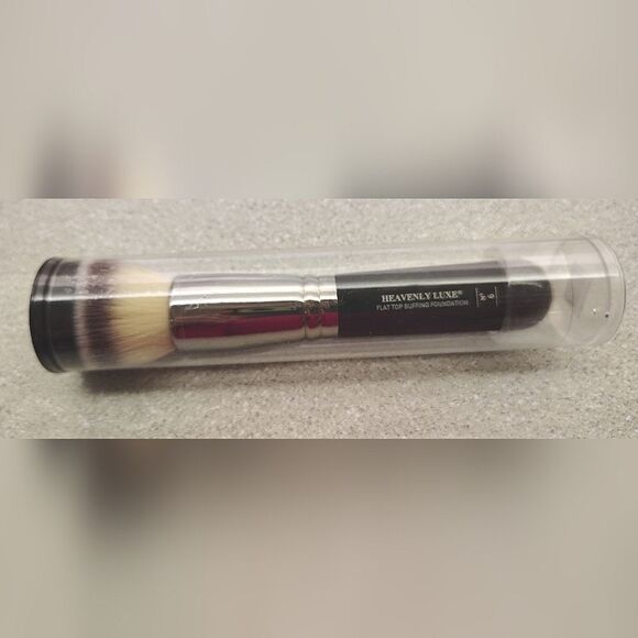 IT Cosmetics Makeup Flat Top Buffing Foundation Brush Cosmetics New - Picture 4 of 11